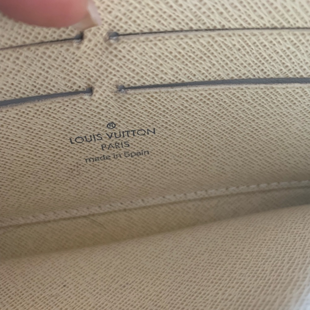 Louis Vuitton Zippy Wallet - Picture 8 of 8